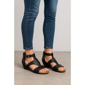 Earth Origins Black Leather Cutout Wedge Sandals Women’s 7W Strap Zip Back